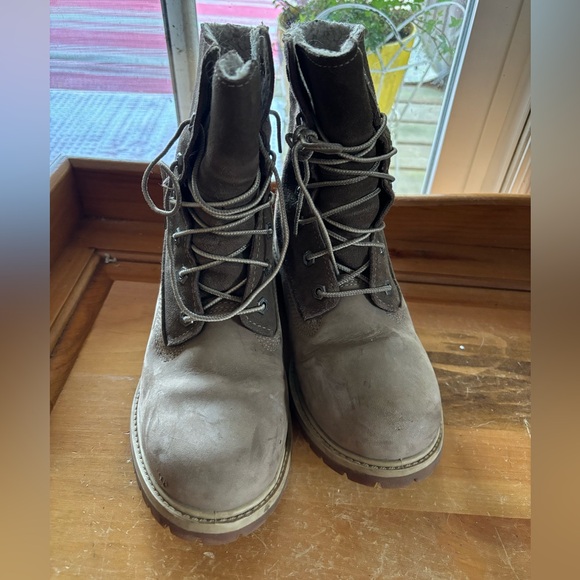 Timberland Boots - Picture 2 of 3
